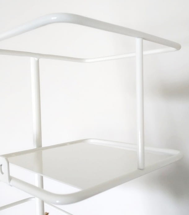 kolor biały kwietnika