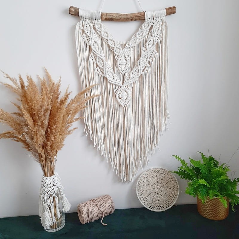 Makrama dekoracyjna na kiju 40x70 rękodzieło Patrycja IV