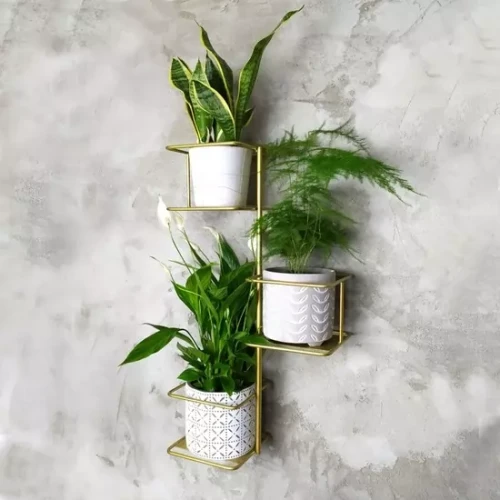 złoty kwietnik wiszący na trzy kwiatki