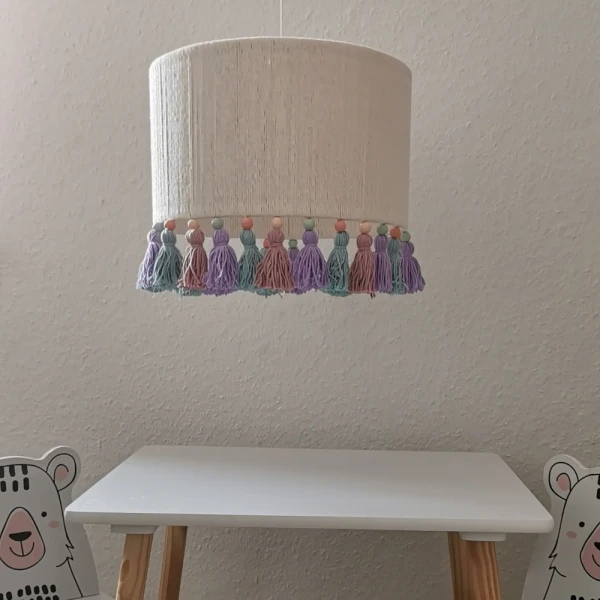 Lampa do pokoju dziecka Ozdobny klosz chwosty