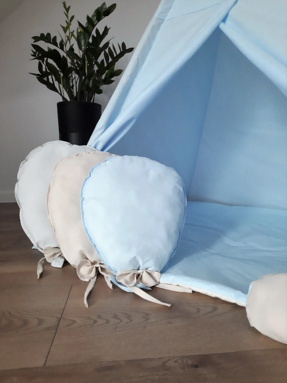 Tipi + mata + poduszki niebieskie