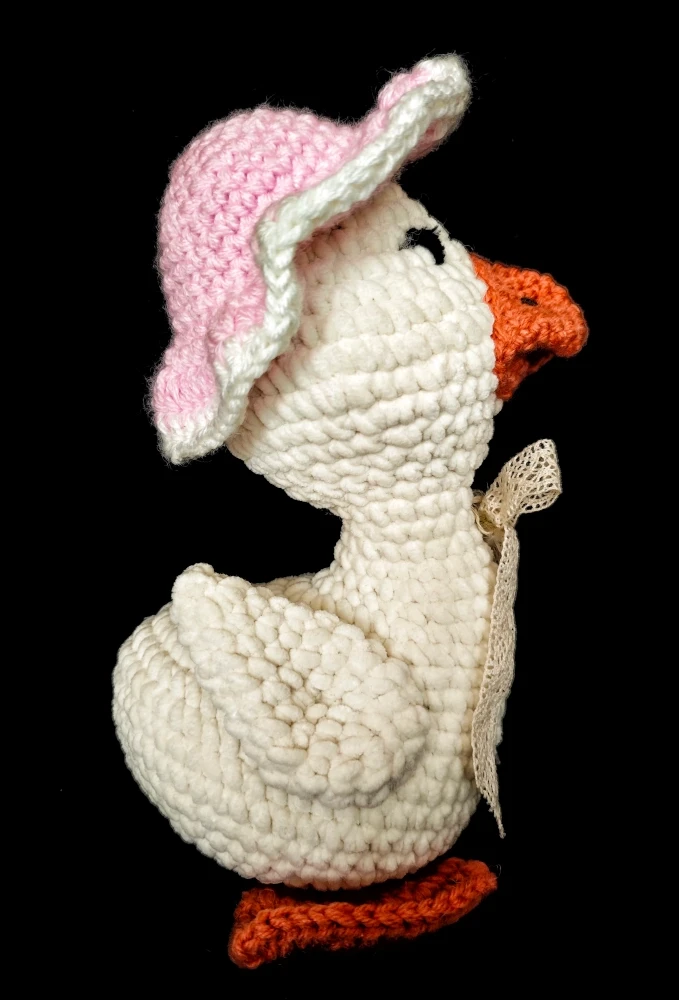 Maskotka gąska w kapeluszu handmade