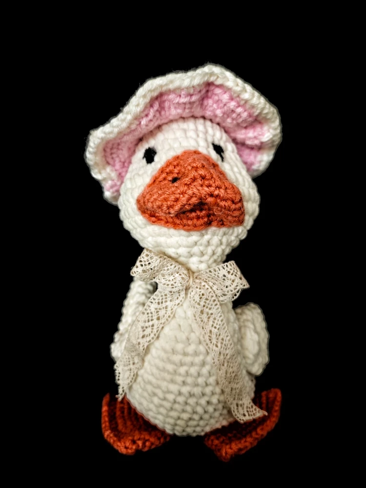 Maskotka gąska w kapeluszu handmade