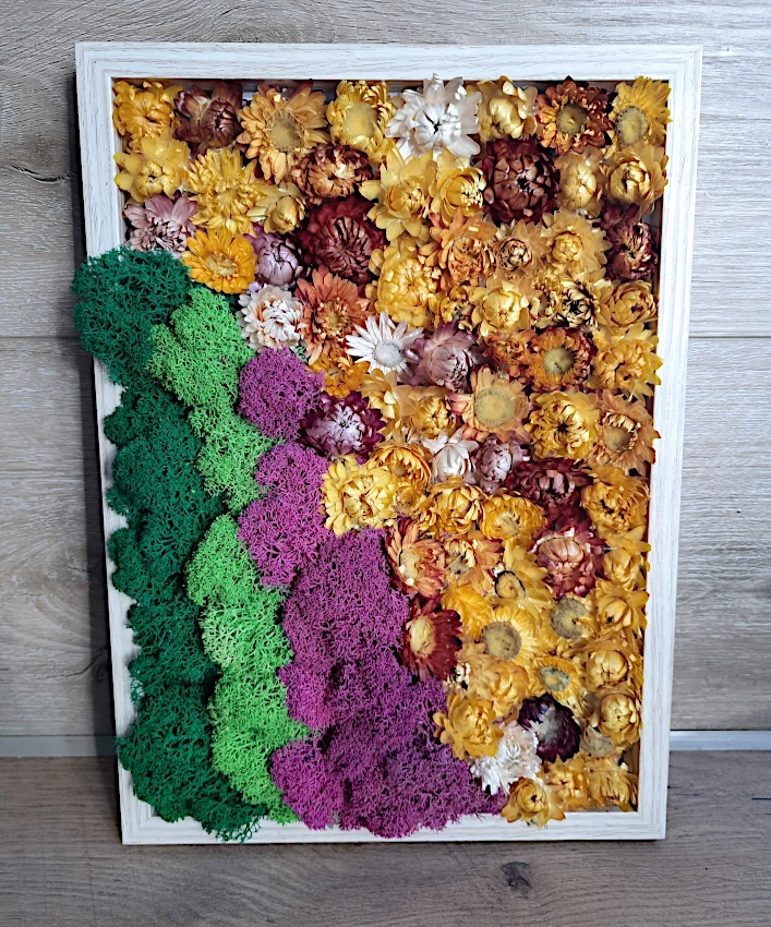 Dekoracja handmade w ramce z chrobotkiem