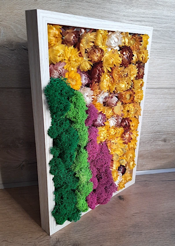 Dekoracja handmade w ramce z chrobotkiem