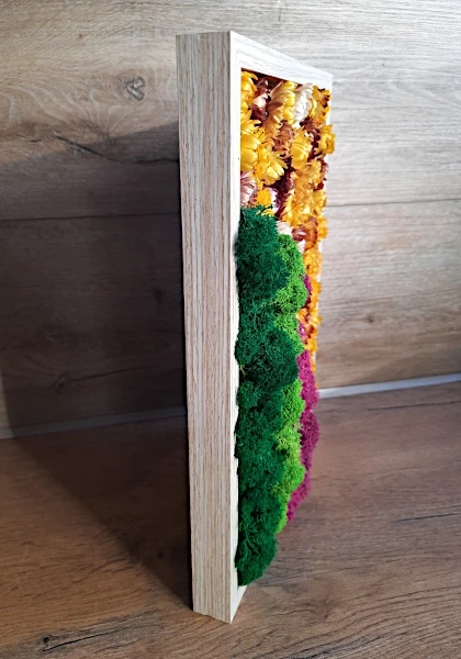 Dekoracja handmade w ramce z chrobotkiem
