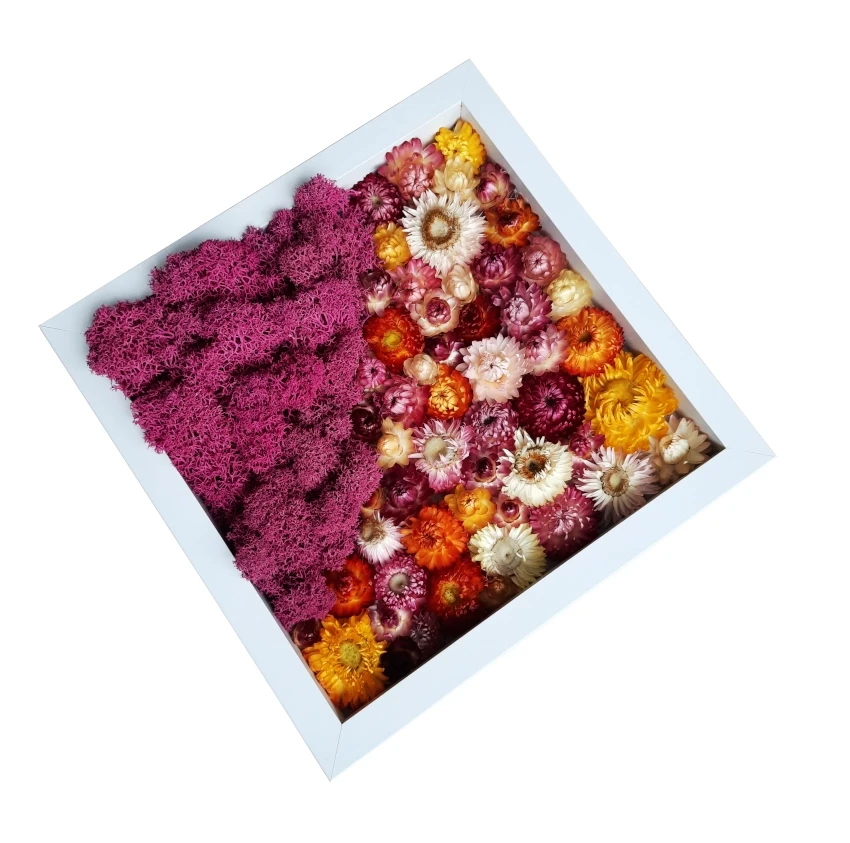 Dekoracja handmade  w ramce 3D z chrobotkiem i kwiatami