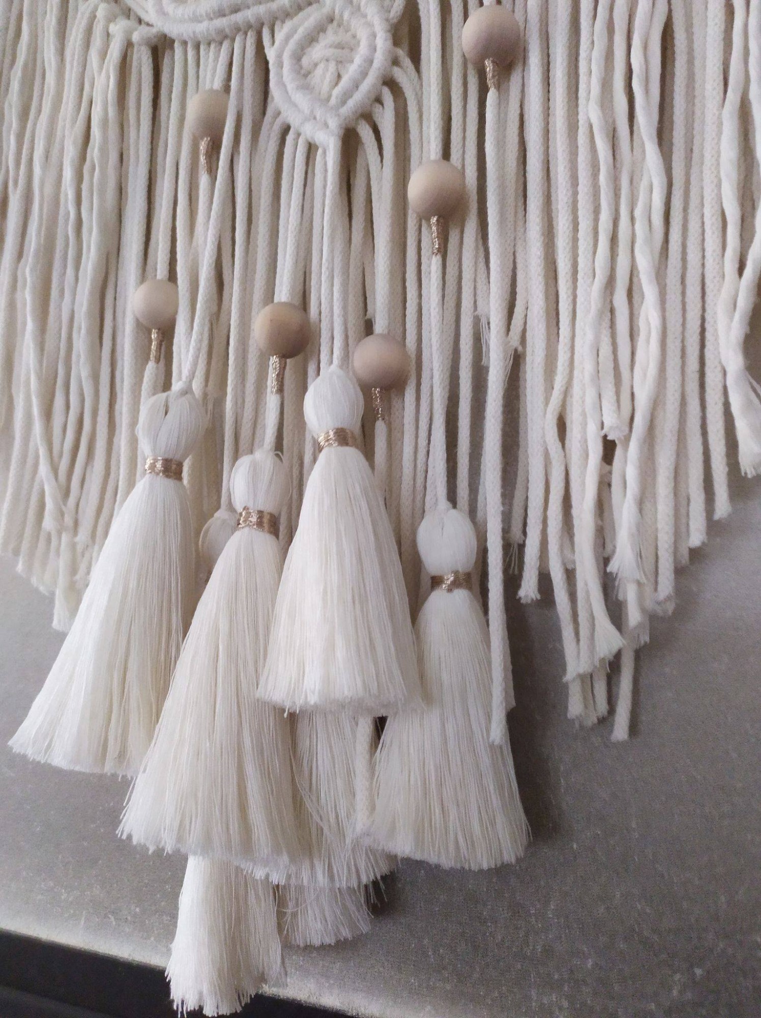 chwosty +drewniane koraliki