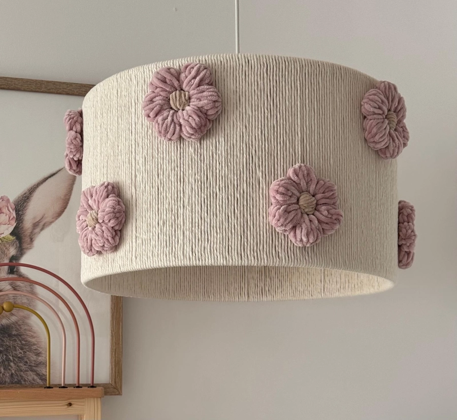 Lampa do pokoju dziecka Ozdobny abażur kwiaty