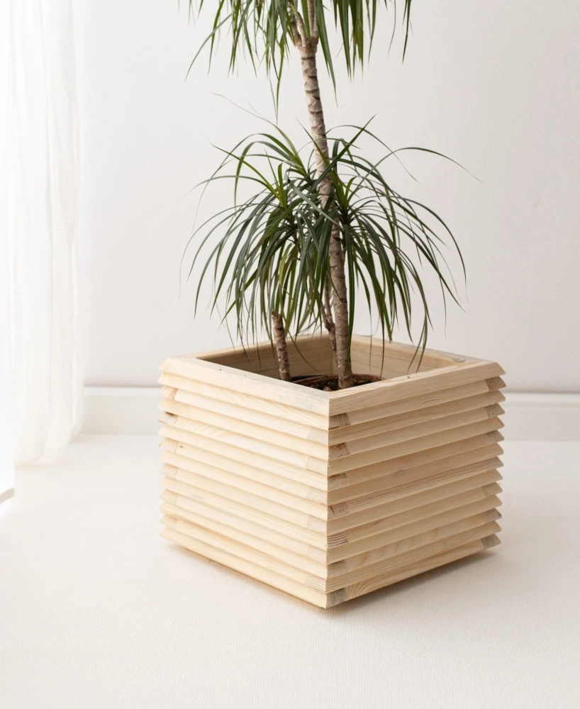 duża drewniana donica