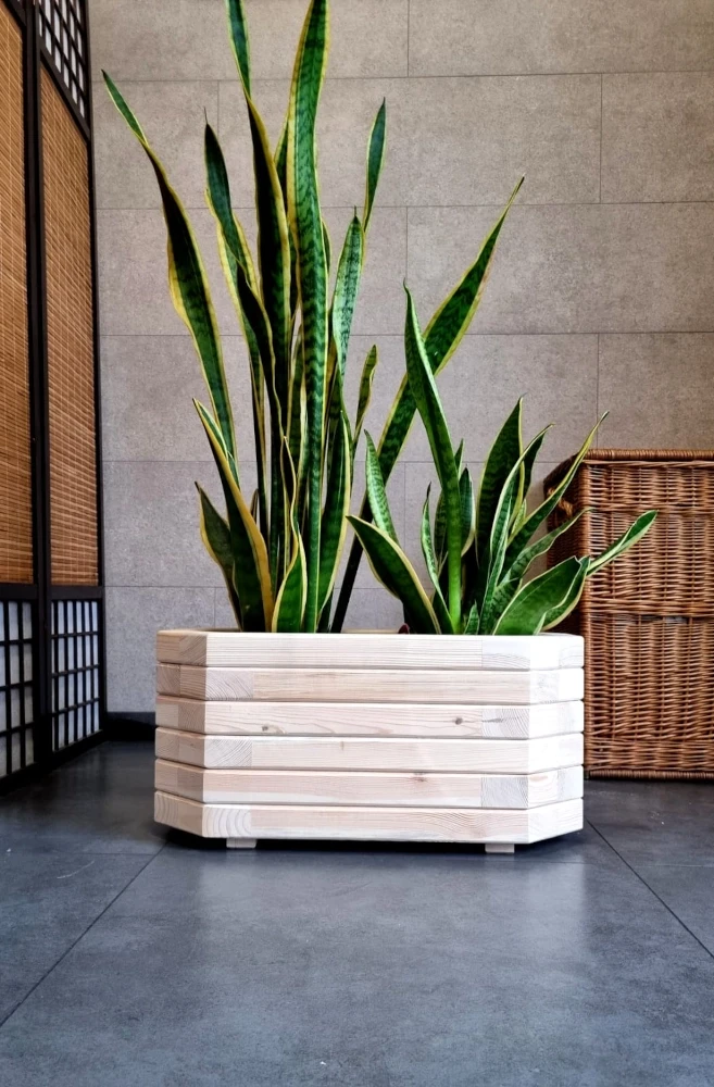 Drewniana donica ośmiokątna