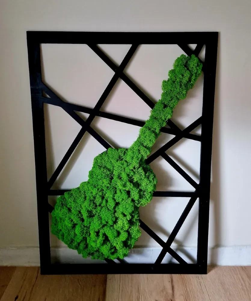 gitara dekoracja z chrobotkiem