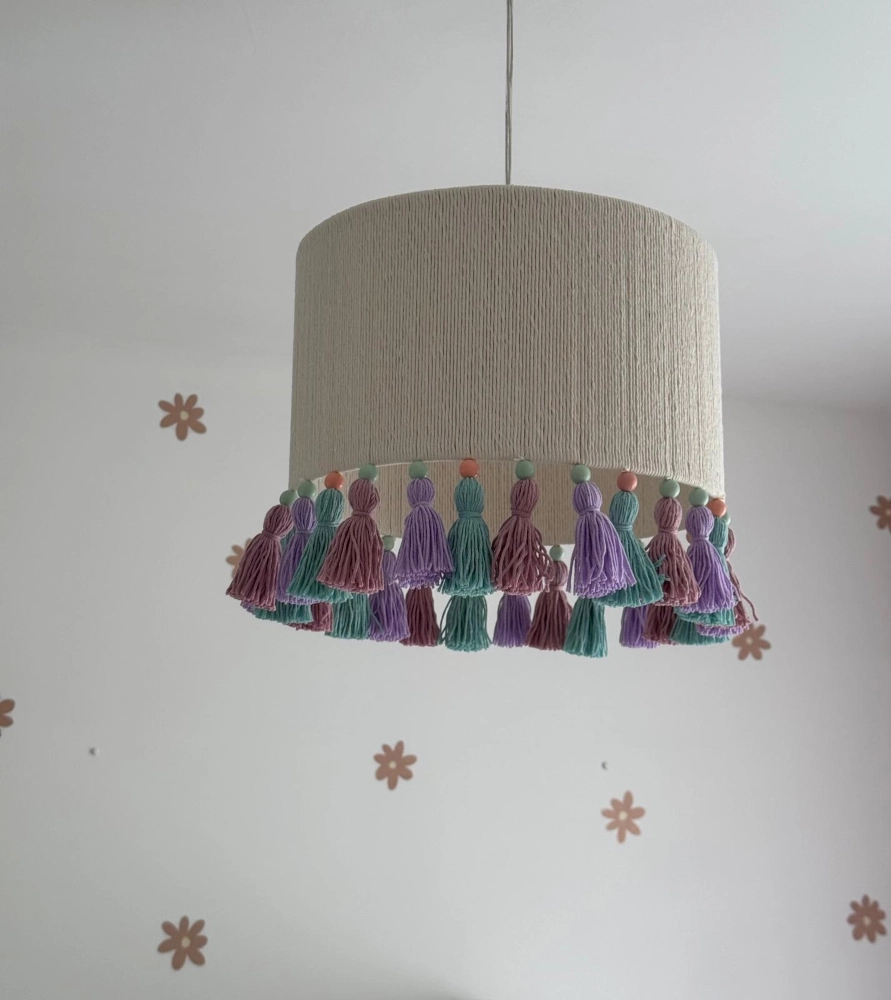 Lampa do pokoju dziecka chwosty