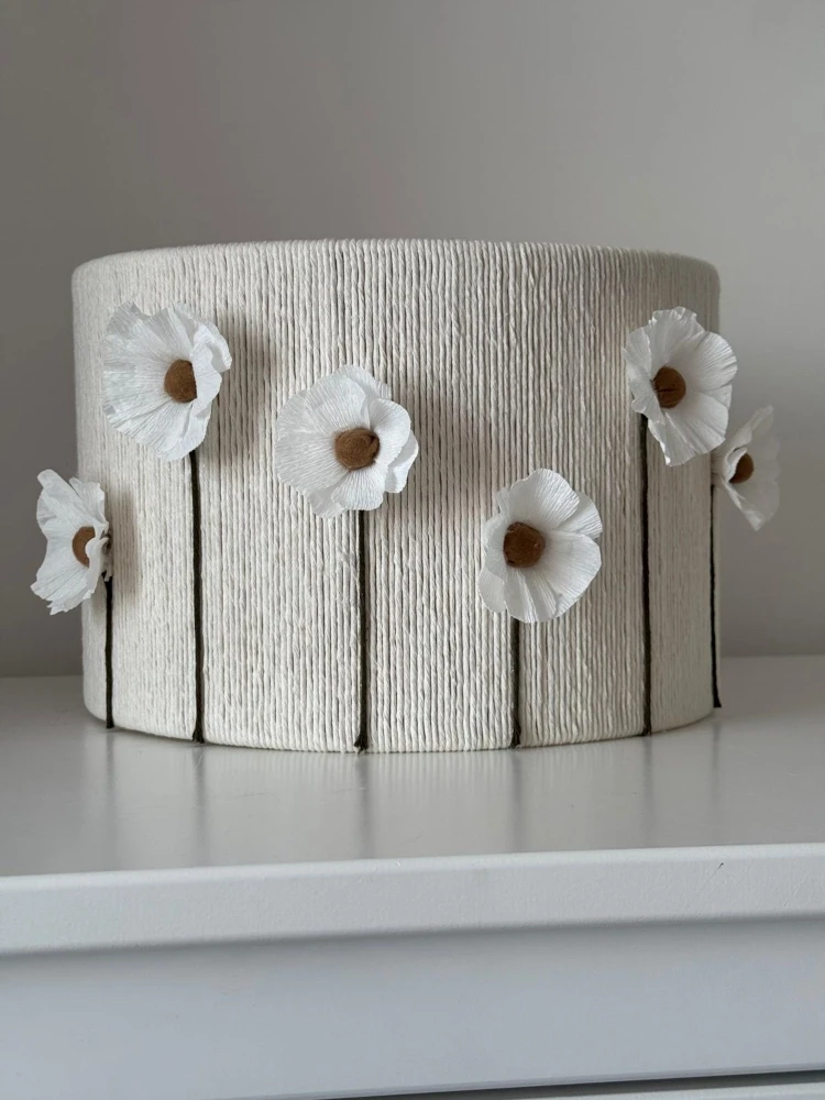 abażur sznurkowy handmade w kwiaty