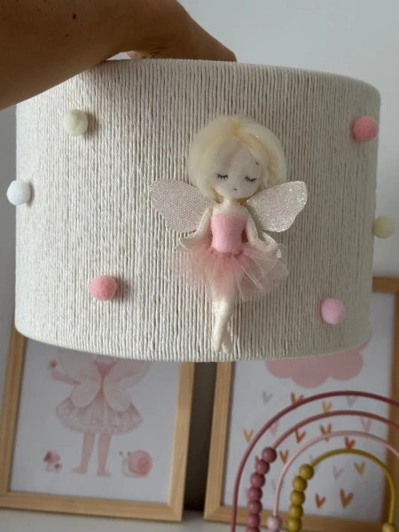 Lampa do pokoju dziecka- abażur z wróżkami