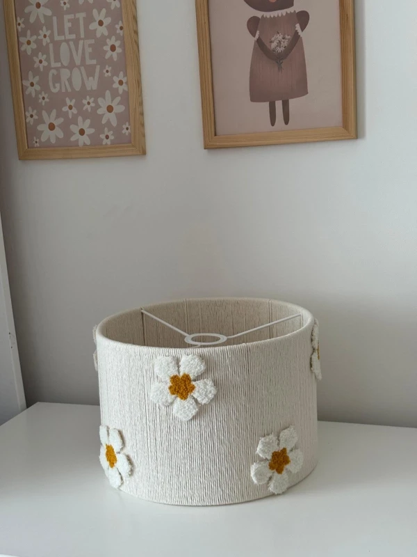 abażur sznurkowy w kwiaty