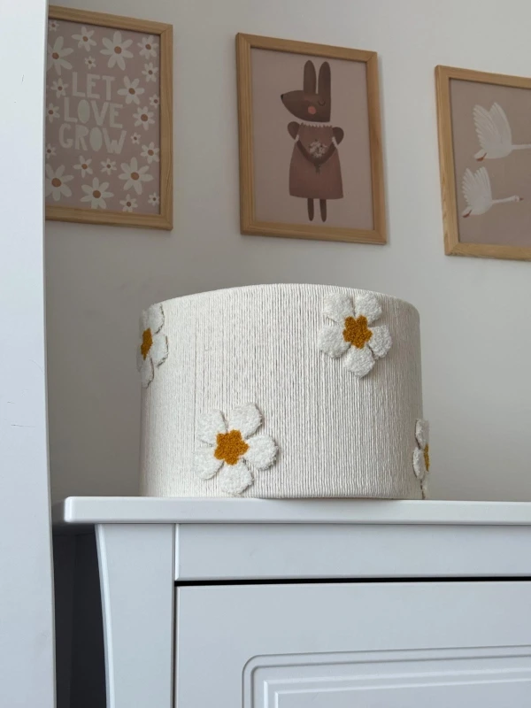 Lampa abażur sznurkowy w kwiaty