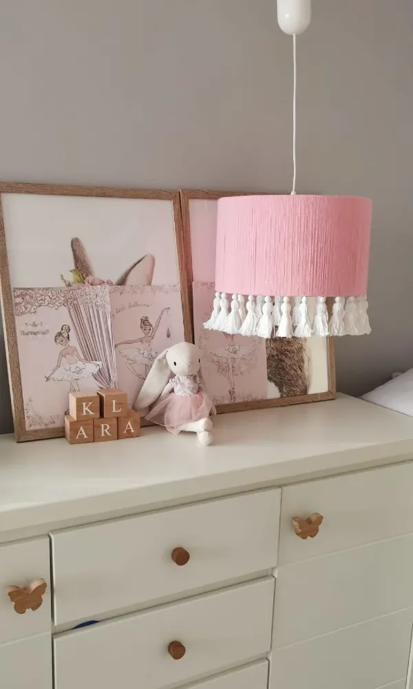 różowa lampa