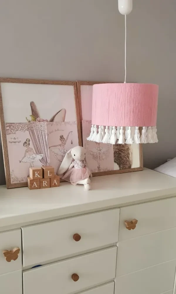 różowa lampa