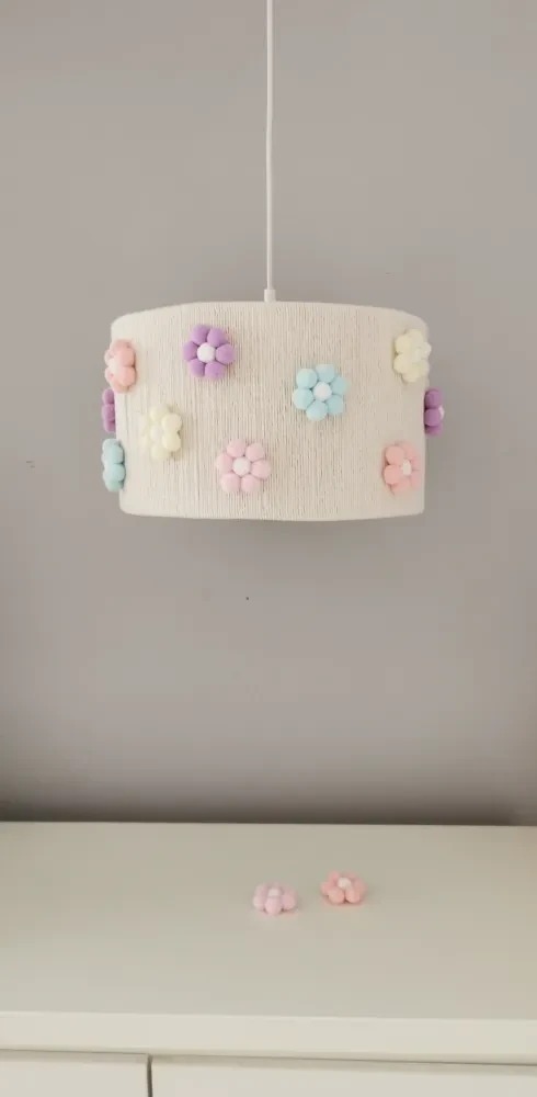 Lampa do pokoju dziecka abażur pastelowe kwiatki