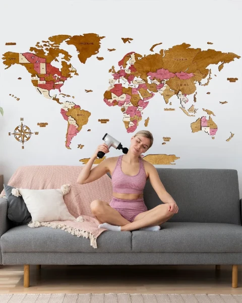 Drewniana mapa Świata 3D kolor Pinky