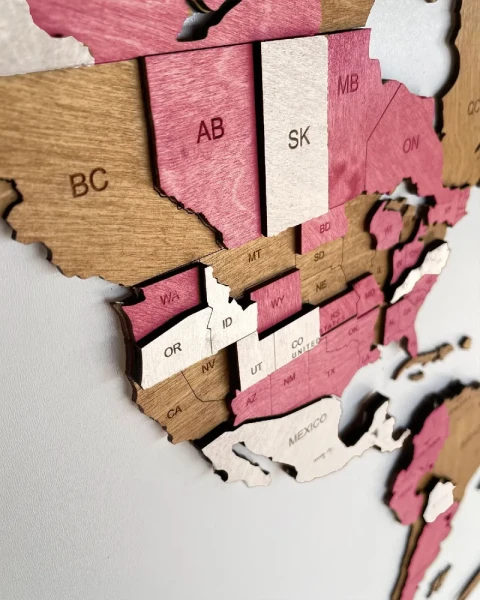 Drewniana mapa Świata 3D kolor Pinky