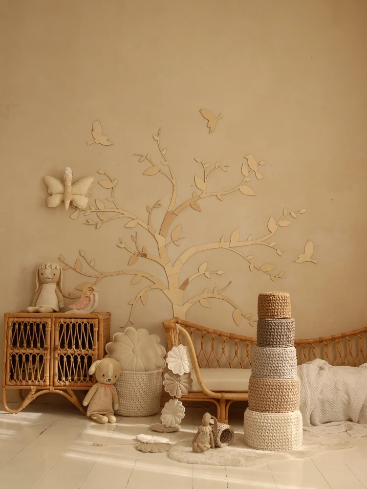 drewniane drzewo z ptaszkami do pokoju dziecka