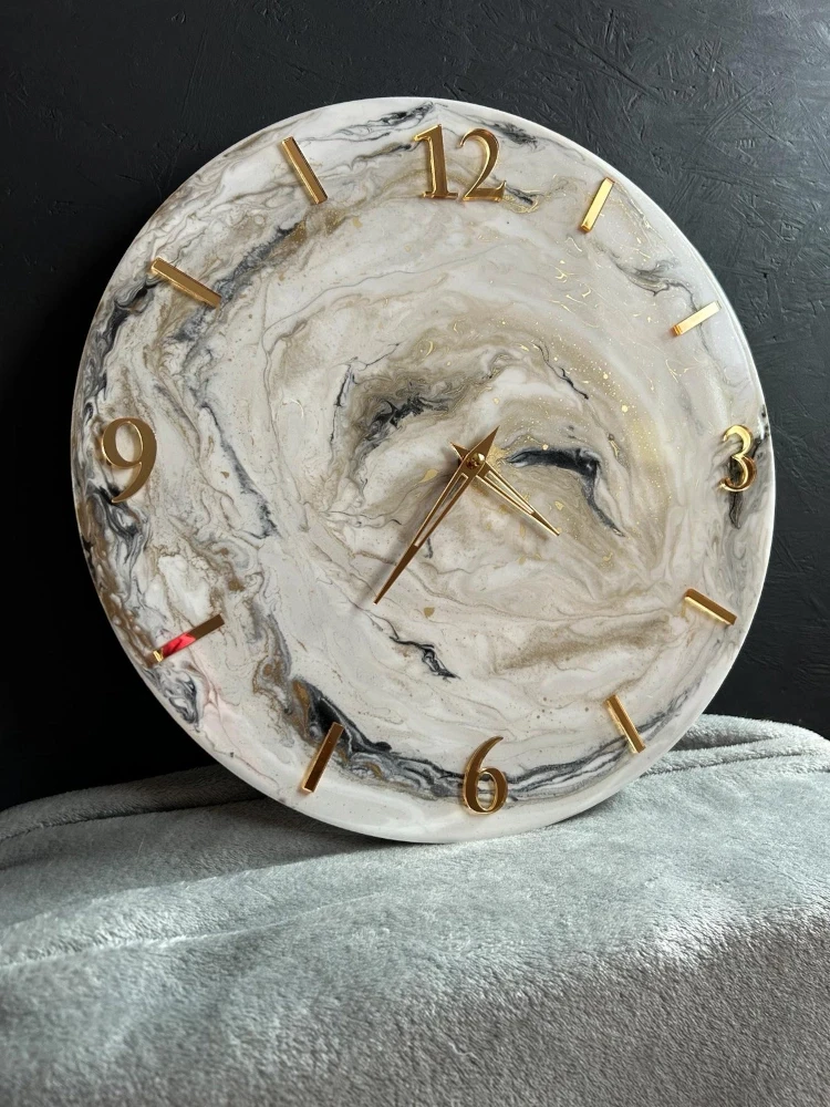 Zegar marmur glamour do salonu 40 cm żywica epoksydowa