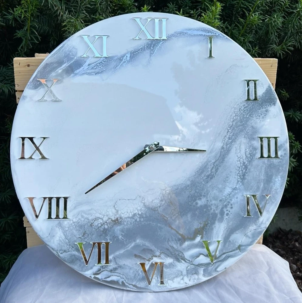 Zegar glamour do salonu 50 cm | srebrny marmur |