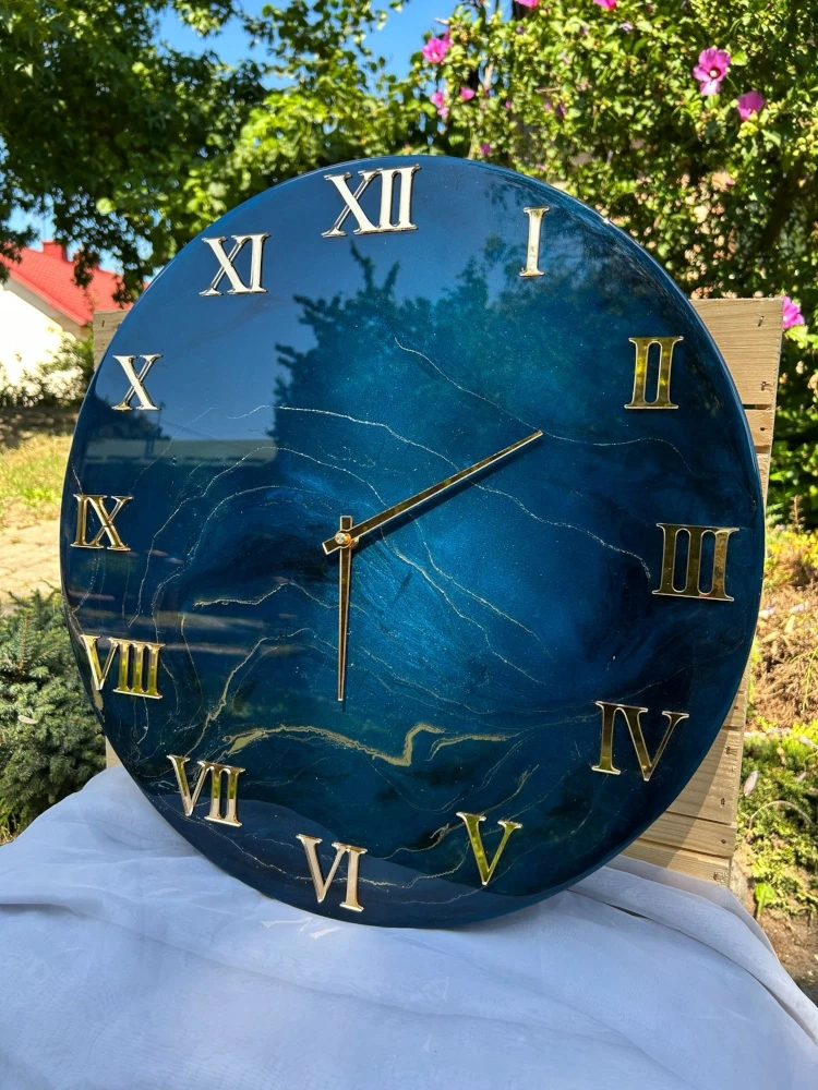 zegar glamour ze złotem rzymskie cyfry żywica