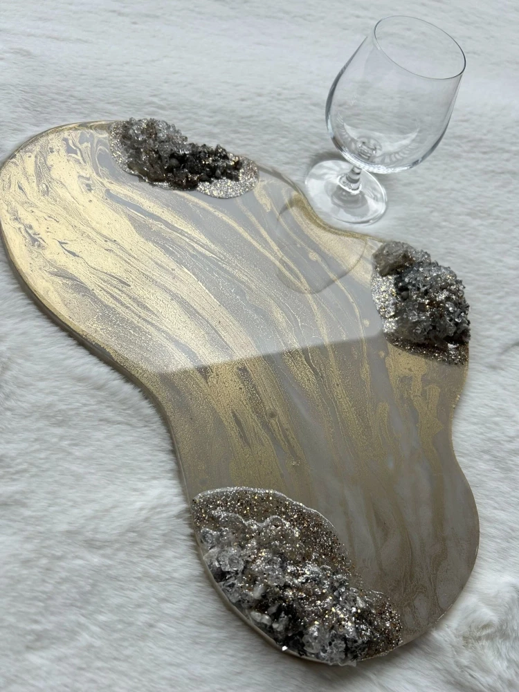 Taca dekoracyjna z żywicy,  Nieregularny, falisty kształt, geode