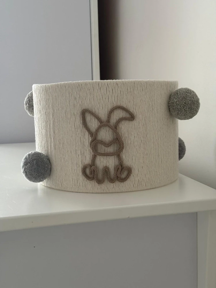 abażur sznurkowy Królik i pompony lampa