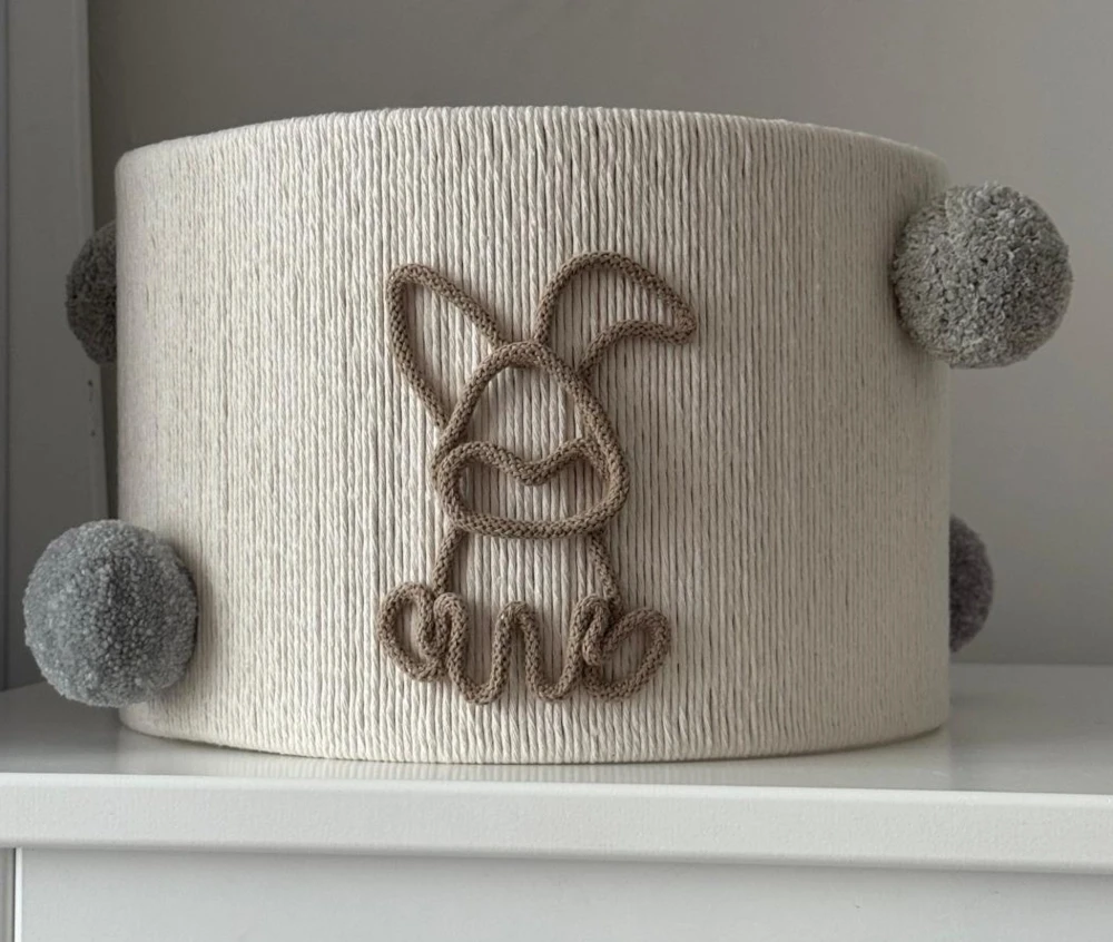 abażur sznurkowy Królik i pompony | do pokoju dziecka