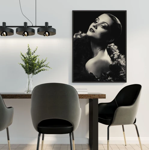 Plakat artystyczny kobieta w piórach styl noir czarno biała fotografia vintage glamour