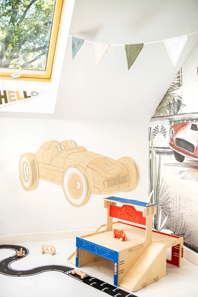 auto ze sklejki na ścianę