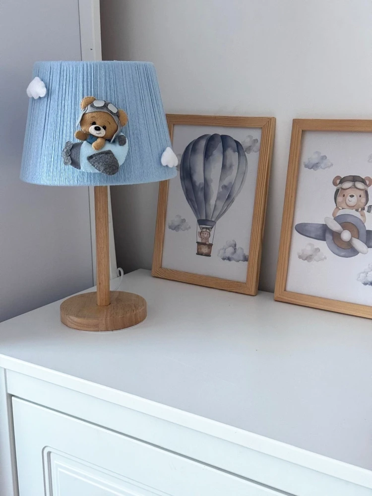 lampka nocna miś na drewnianej nodze