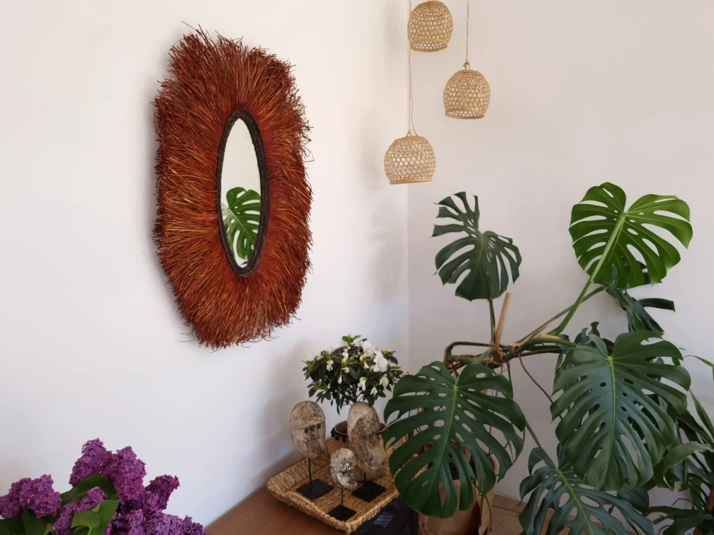 Owalne lustro boho z trawy alang-alang do salonu