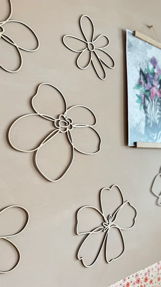 kwiaty ze sklejki dekoracja do pokoju dziewczynki