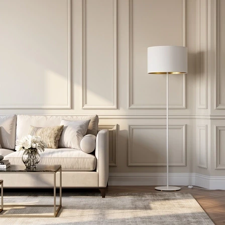 Styl Modern Classic lampa podłogowa w salonie