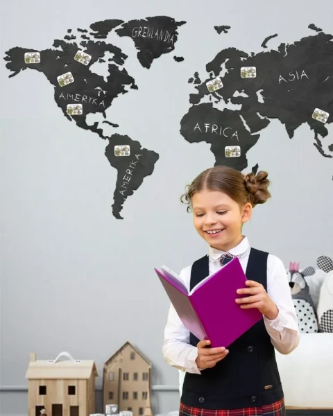 mapa świata drewniana kredowa do pokoju dziecka