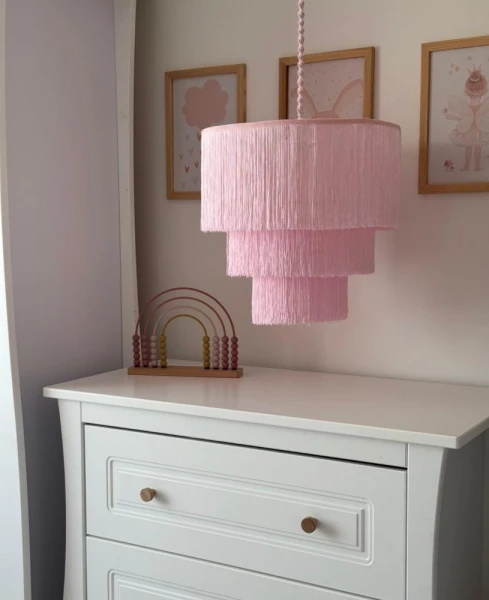 Delikatny, pastelowy róż lampa wisząca