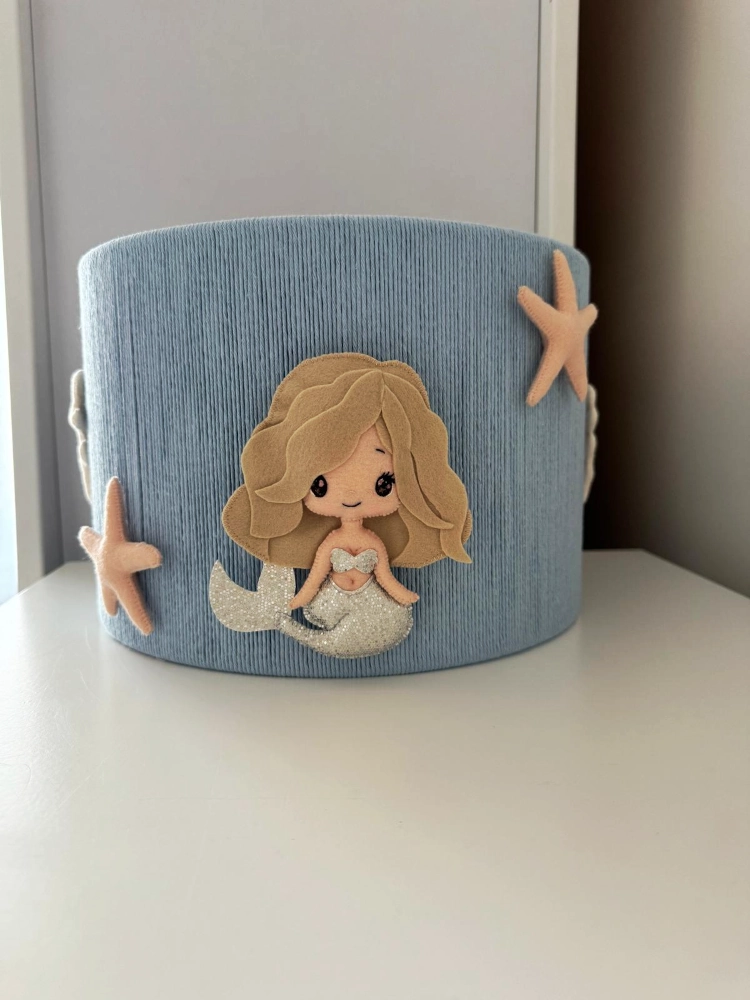 detal-abażuru-z-syrenką-i-rozgwiazdą-oświetlenie-dziecięce