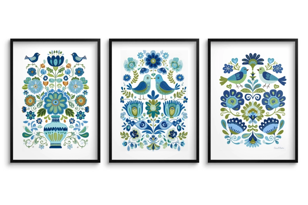 Plakaty folk z niebieskimi ptakami w czarnych ramkach