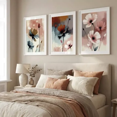 Subtelne plakaty akwarelowe z różowymi kwiatami zestaw 3 sztuk styl boho do sypialni Patihome