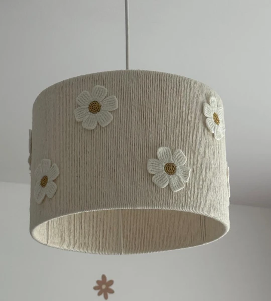 lampa wisząca do pokoju dziecka wykonana ze sznurka