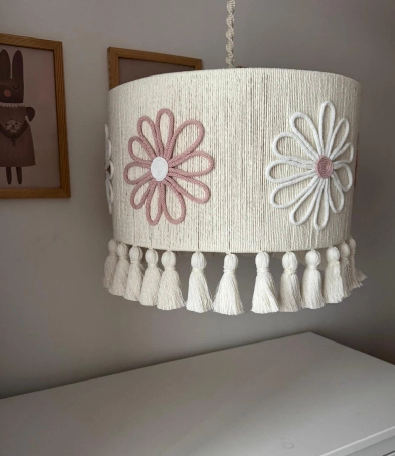 lampa z chwostami handmade do pokoju dziewczynki