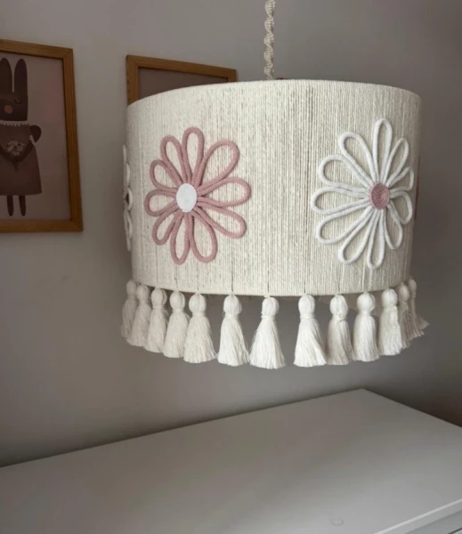 lampa z chwostami handmade do pokoju dziewczynki