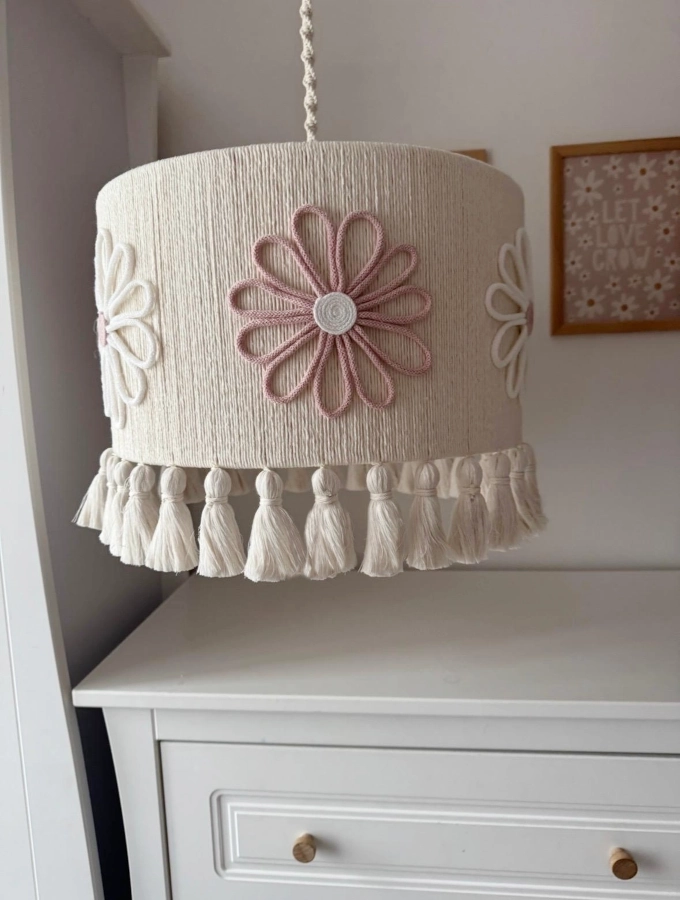 lampa z chwostami handmade do pokoju dziewczynki