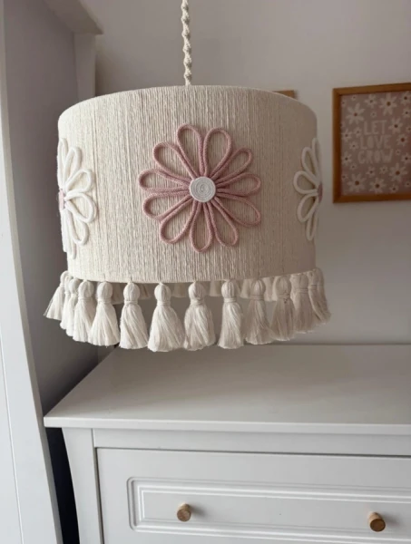 lampa z chwostami handmade do pokoju dziewczynki