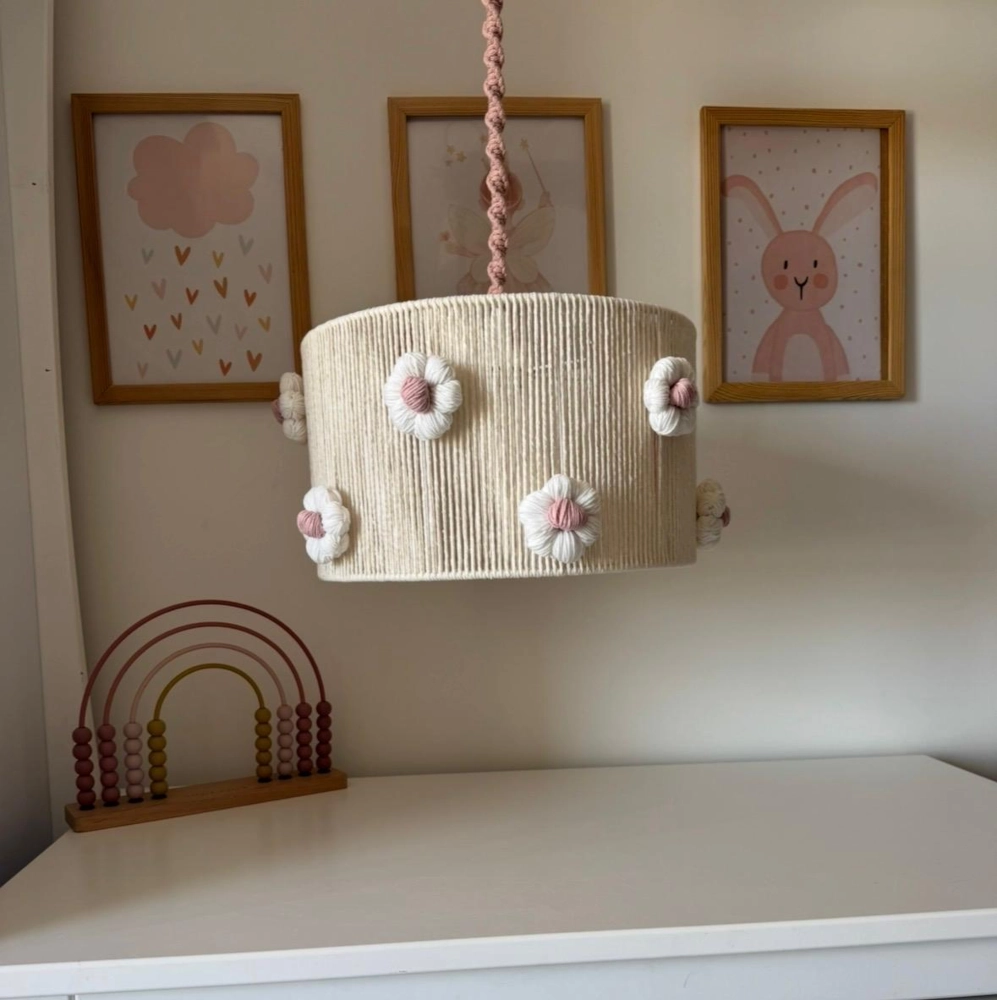 lampa kwiaty szydelko kolor naturalny i brudny róż